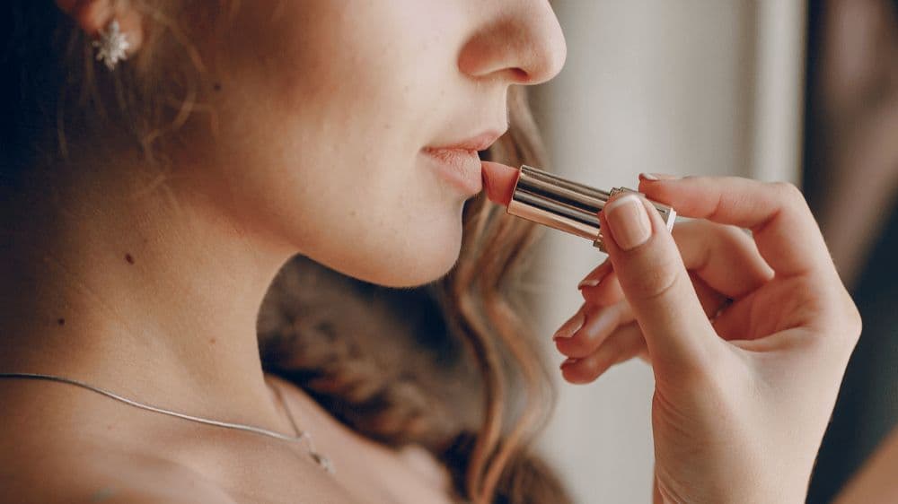 10 Tips Memilih Lipstick yang Tepat agar Warna dan Teksturnya Sesuai