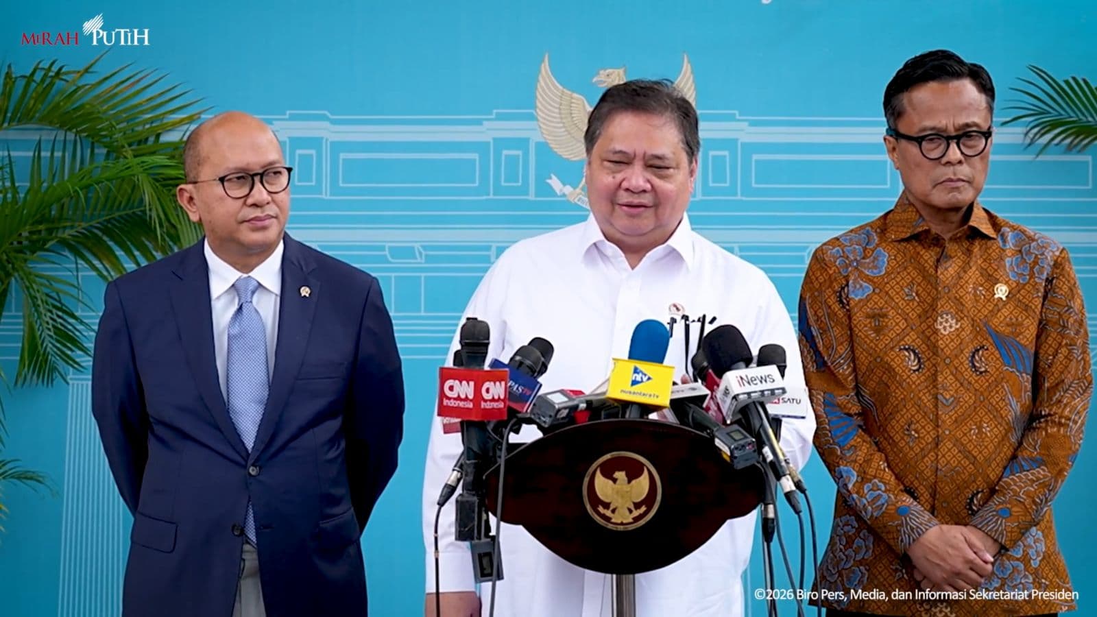 Menteri Koordinator Bidang Perekonomian Airlangga Hartarto (tengah). (Foto: Bakom RI)