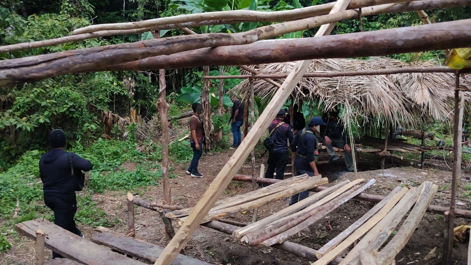 Polisi mengamankan senjata rakitan, amunisi, senjata tajam, PCP, dan airsoft gun. (Foto: Humas Operasi Damai Cartenz 2026)
